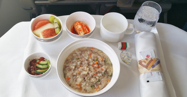 [视频]澳大利亚旅行家：乘飞机只为当空中美食家