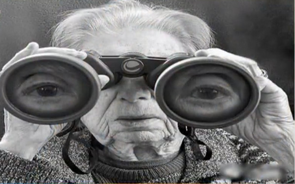 [视频]镜头下的老人：儿子给90多岁母亲拍的照片 温暖了世界