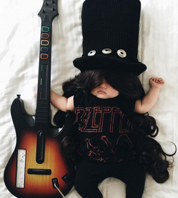 [视频]美国4个月大宝宝“角色扮演”走红网络