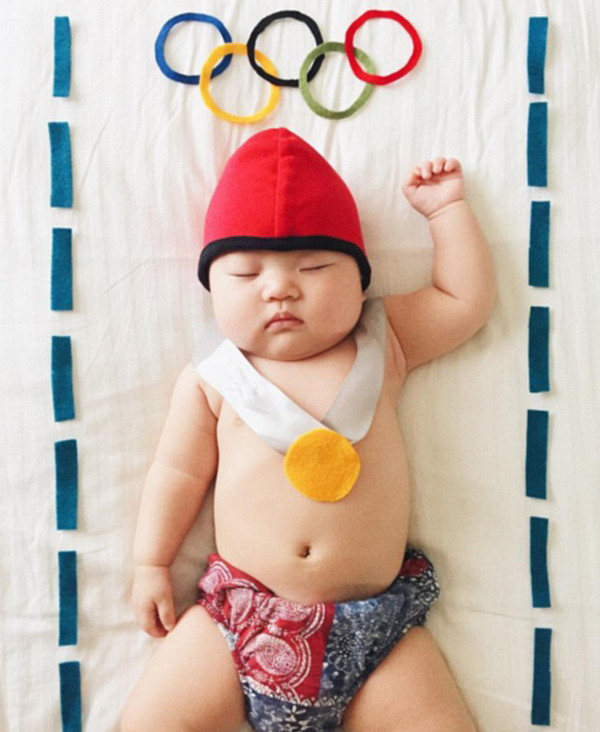 [视频]美国4个月大宝宝“角色扮演”走红网络