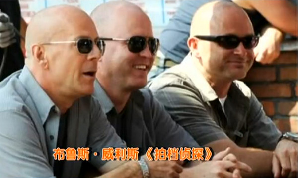 [视频]那些年演员与替身们的合照 看完瞬间凌乱