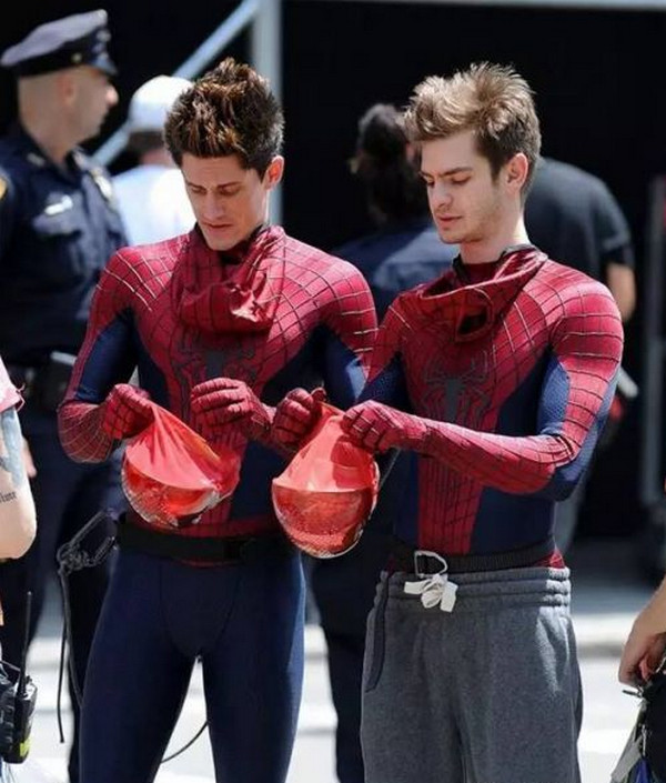 [视频]那些年演员与替身们的合照 看完瞬间凌乱