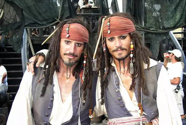 [视频]那些年演员与替身们的合照 看完瞬间凌乱