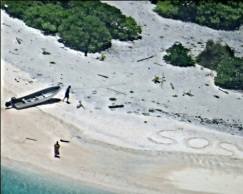 [视频]夫妻流落荒岛与世隔绝9天 沙滩上写巨幅SOS获救