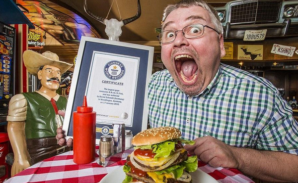 [视频]吉尼斯：探索万物之极限 2017版世界纪录大全成册