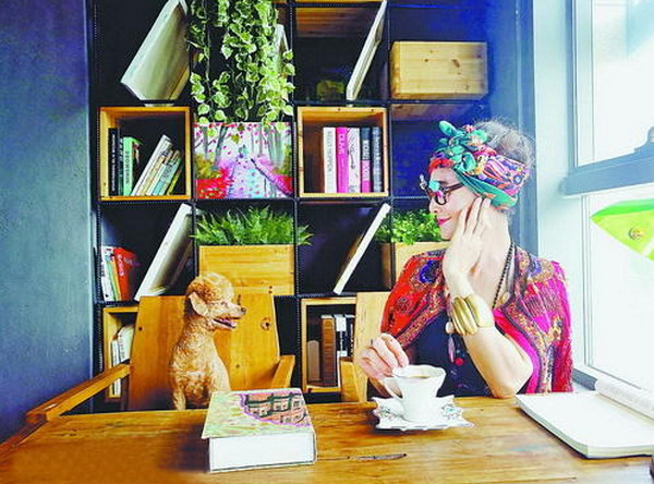 [视频]厦门“女神奶奶”旗袍美照走红