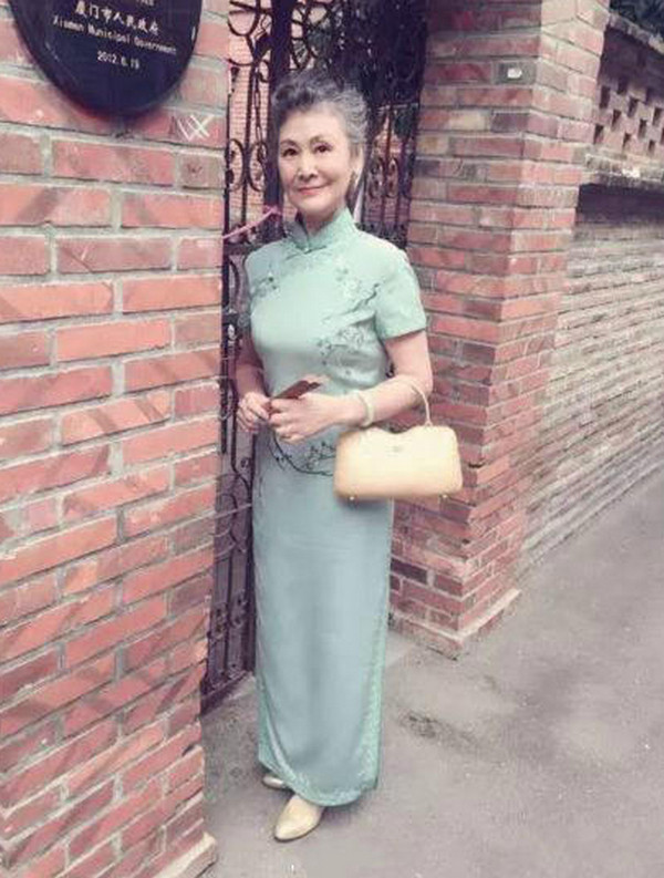 [视频]厦门“女神奶奶”旗袍美照走红