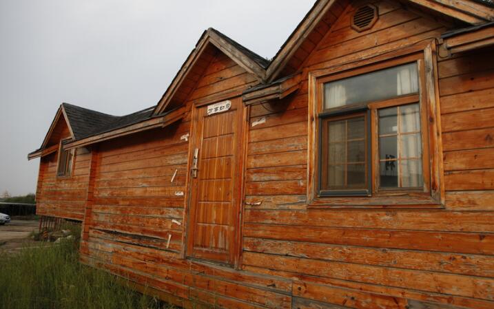 [视频]山东男子花10万造霸气别墅房车 网友:比买房便宜