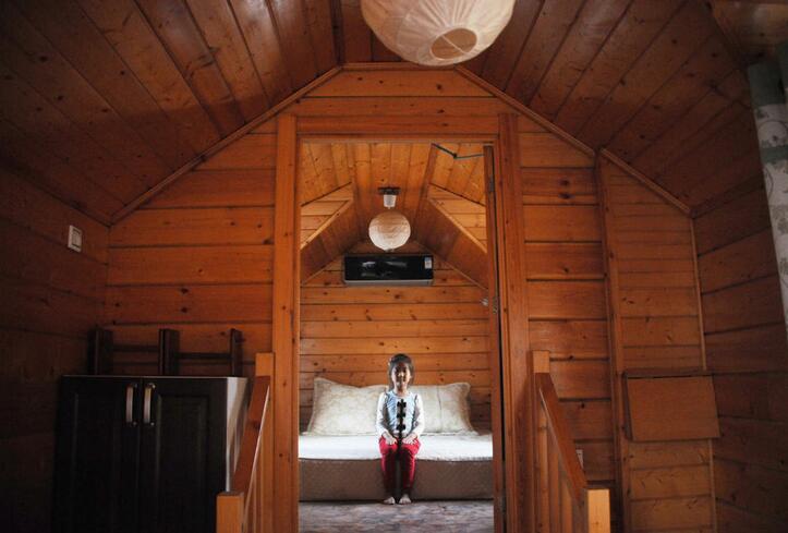 [视频]山东男子花10万造霸气别墅房车 网友:比买房便宜