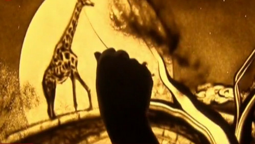 [视频]儿童玩沙学艺 培养兴趣玩创意