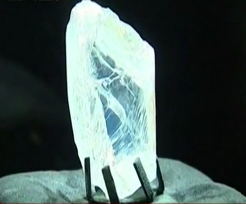 [视频]全球第六大钻石在法国展出