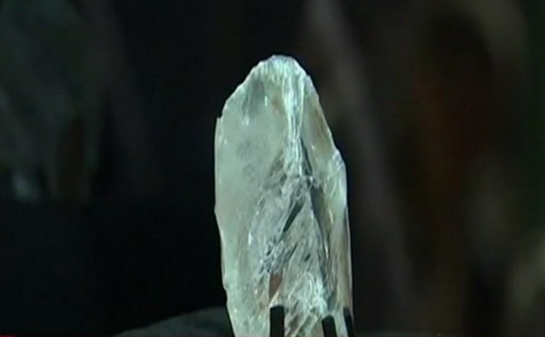 [视频]全球第六大钻石在法国展出