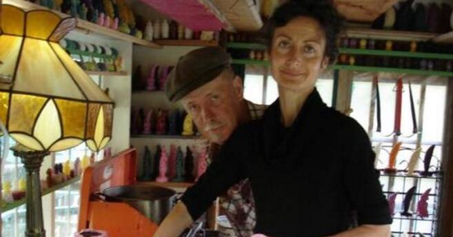 [视频]夫妻俩在孤岛建造450吨房子 住25年水上乐园