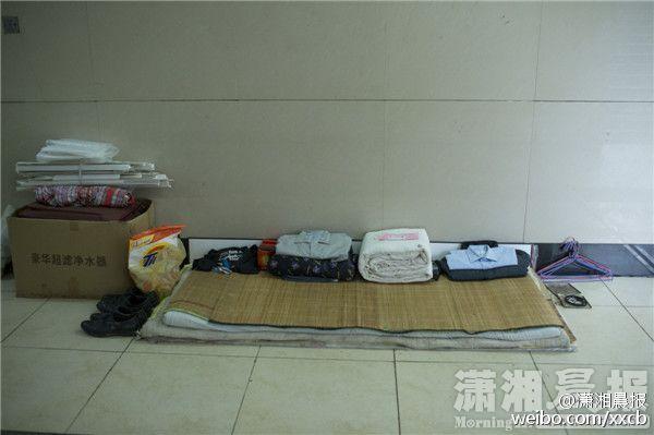 [视频]长沙一流浪老人的尊严：衣物被子叠成“豆腐块”