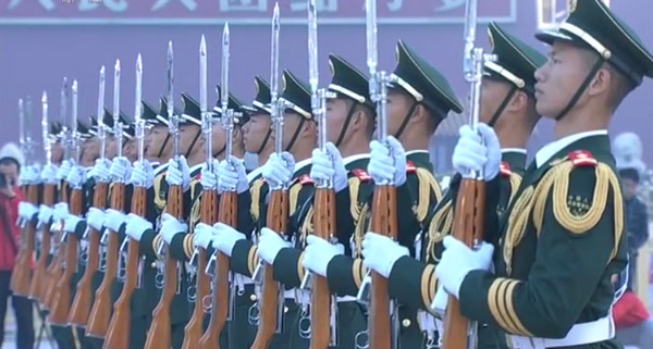 [视频]天安门广场举行升国旗仪式 完整版