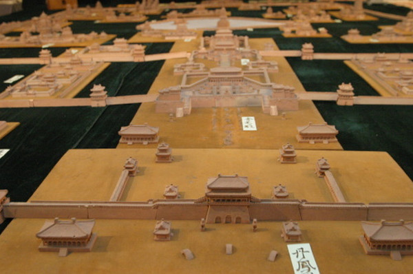 [视频]陕西76岁老人耗时16年砖雕大明宫