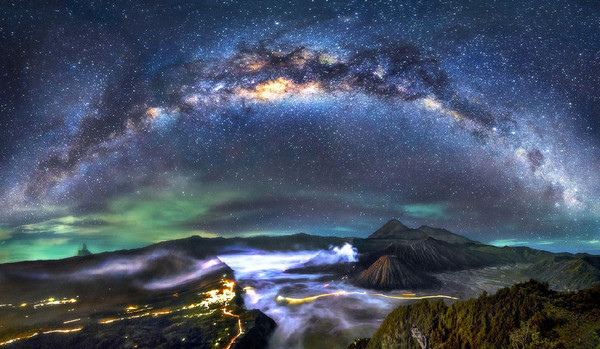 [视频]摄影师拍摄银河与火山绮丽美景