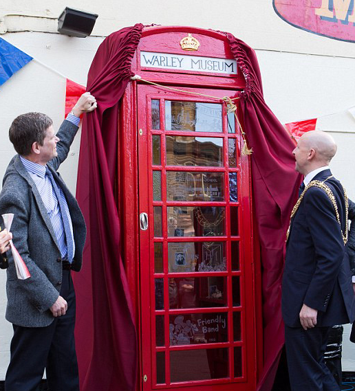 [视频]英最小博物馆：由电话亭改造 仅可容一人