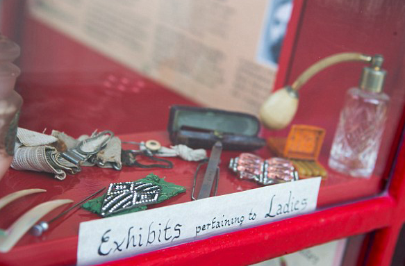 [视频]英最小博物馆：由电话亭改造 仅可容一人