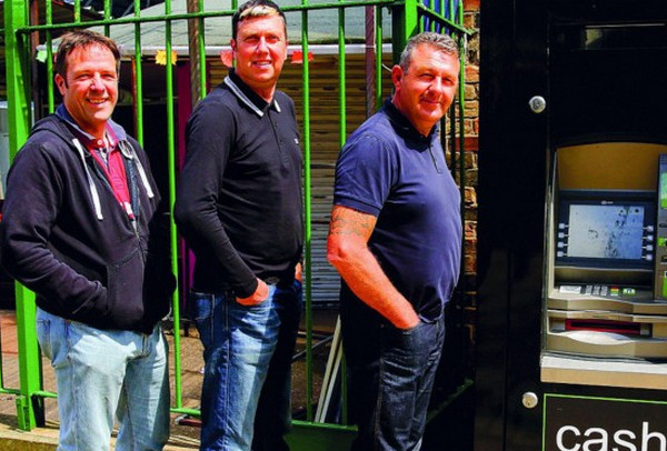 [视频]英摄影师跨越40年拍摄同地同批路人