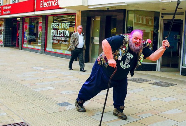 [视频]英摄影师跨越40年拍摄同地同批路人