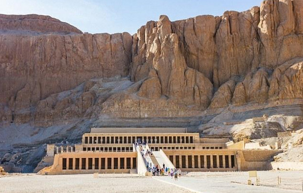 [视频]埃及发现3000年前木乃伊 装饰华丽