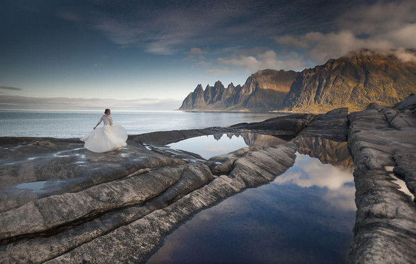 [视频]新婚夫妇行车上万公里拍史诗级婚纱照