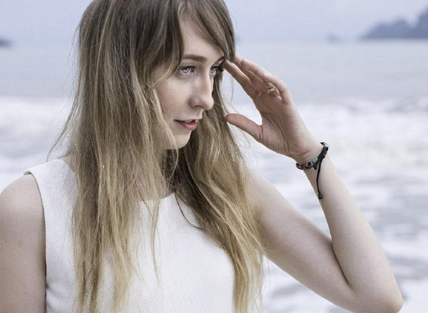 [视频]小伙爬上世界最高大桥向女友求婚