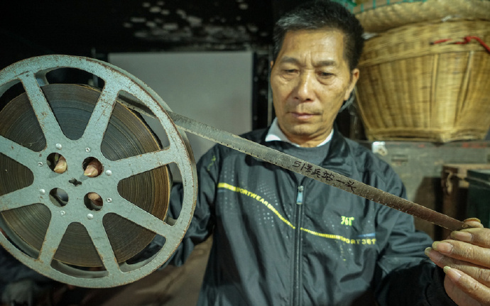 [视频]广西：农民10年义务放映露天电影 因无证被叫停