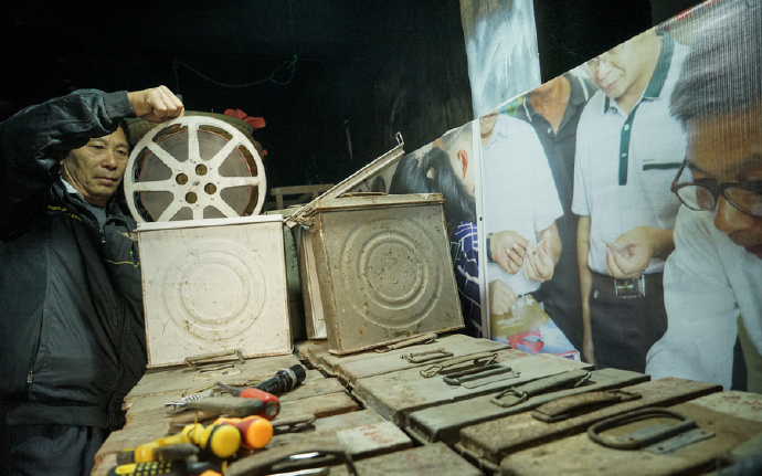 [视频]广西：农民10年义务放映露天电影 因无证被叫停