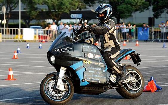 [视频]荷兰：大学生自制电动摩托 环游地球80天