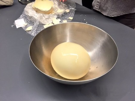 [视频]网友晒鸵鸟蛋拉面 只见鸟蛋没有面