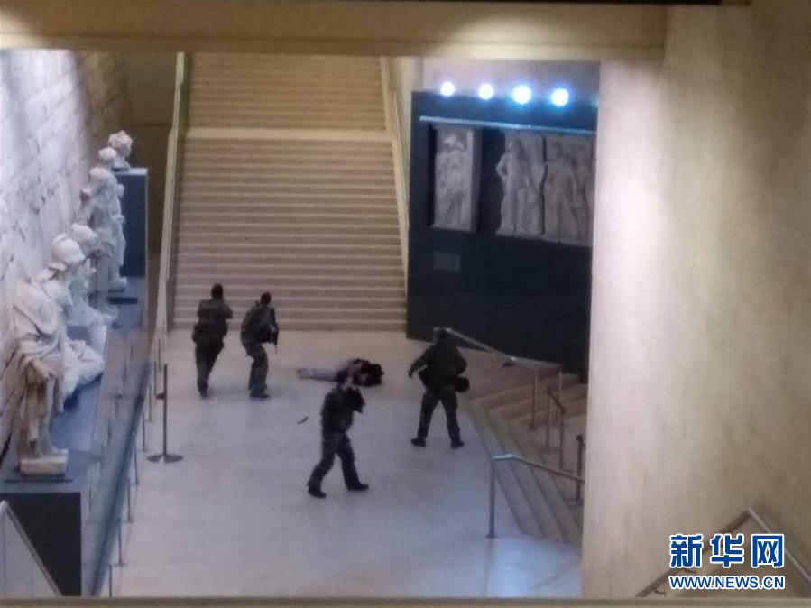 [视频]现场直击：巴黎卢浮宫的惊魂一刻