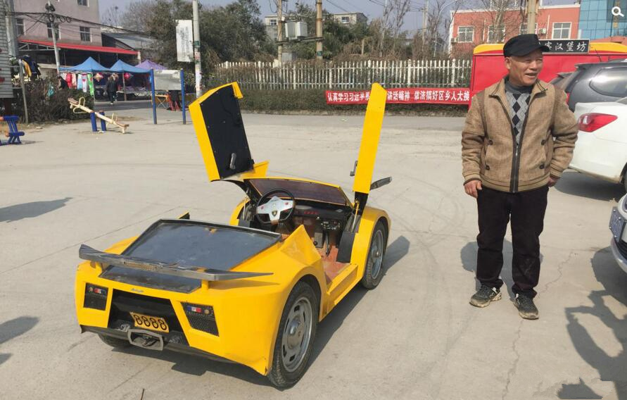 [视频]郑州老人三年造四辆“跑车”接送孙子上学