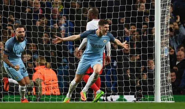 [视频]太刺激！欧冠史最癫狂1战 8球10黄4次交替领先