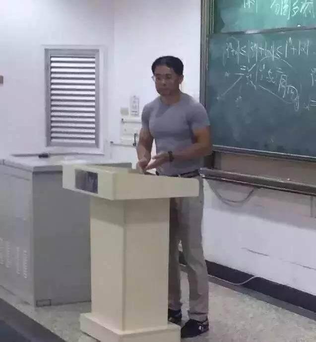 [视频]杨幂大伯火了！清华教授成网红 大伯竟然是这样一位牛人