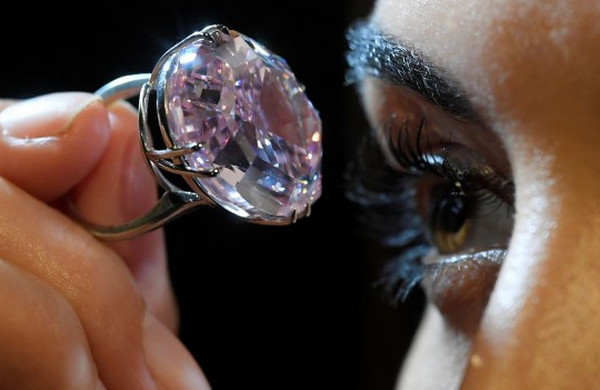 [视频]“粉红之星”重回拍卖市场 估价超6000万美元