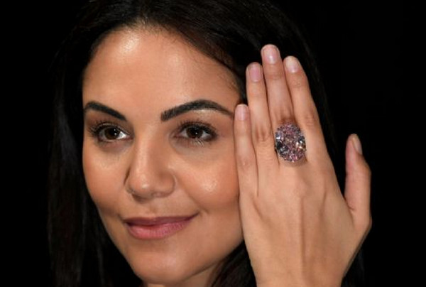 [视频]“粉红之星”重回拍卖市场 估价超6000万美元