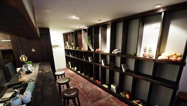 [视频]杭州“奇葩”书店 摆满果蔬只卖两本书