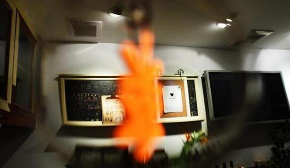 [视频]杭州“奇葩”书店 摆满果蔬只卖两本书