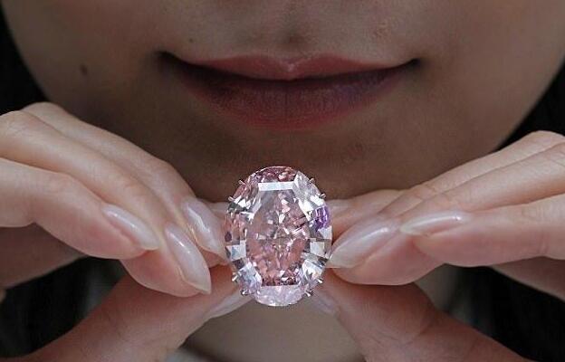 [视频]4.9亿！全球钻石拍卖纪录被刷新