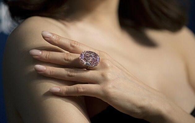 [视频]4.9亿！全球钻石拍卖纪录被刷新