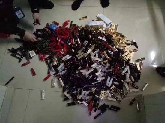 [视频]挪用200多万元买奢侈品 不使用只为发朋友圈