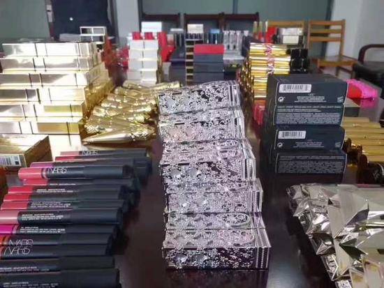 [视频]挪用200多万元买奢侈品 不使用只为发朋友圈