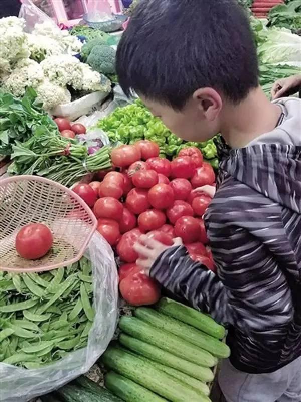 [视频]重庆：37个小学生都是大厨 每人会做20道菜