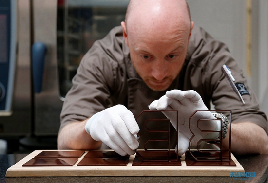 [视频]比利时“3D打印”巧克力 让人舍不得吃 