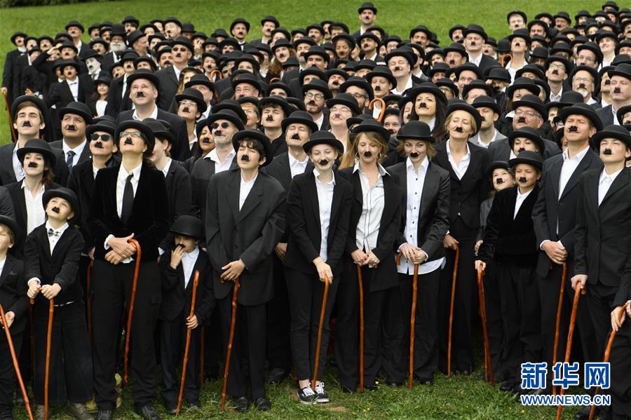 [视频]瑞士：662位“卓别林”齐聚 致敬喜剧大师