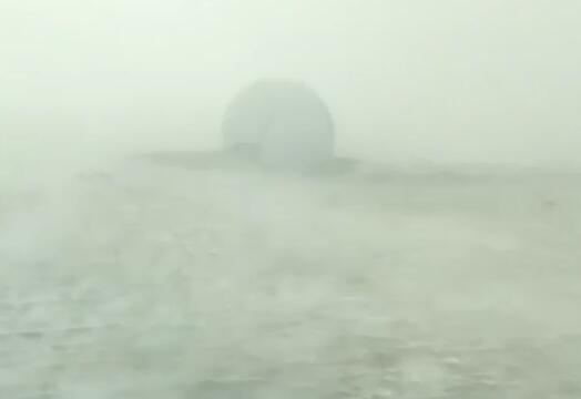 [视频]视频实拍台风“天鸽”珠海登陆 风急浪大