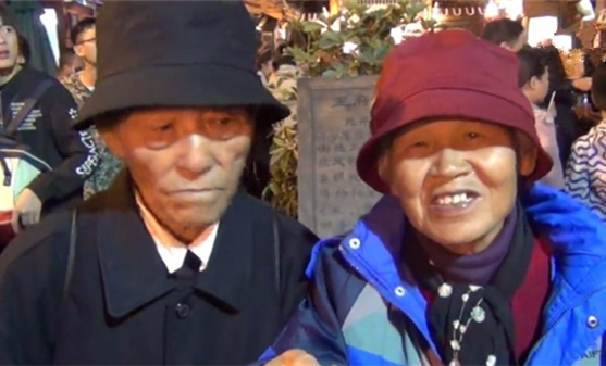 [视频]吉林长春：金婚老人游北京 全程自拍重度蜜月