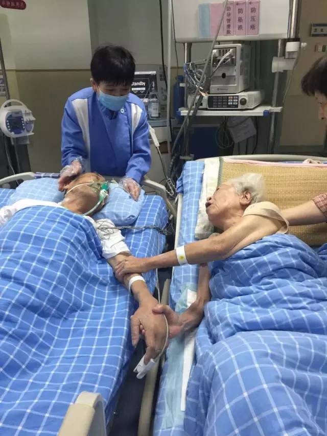 [视频]“牵手奶奶”去世！她的病床诀别照让数亿网友泪崩 